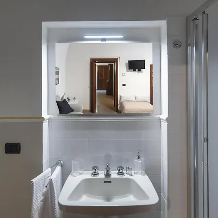 Vittorio Emanuele Old Town - Selection ليتشي